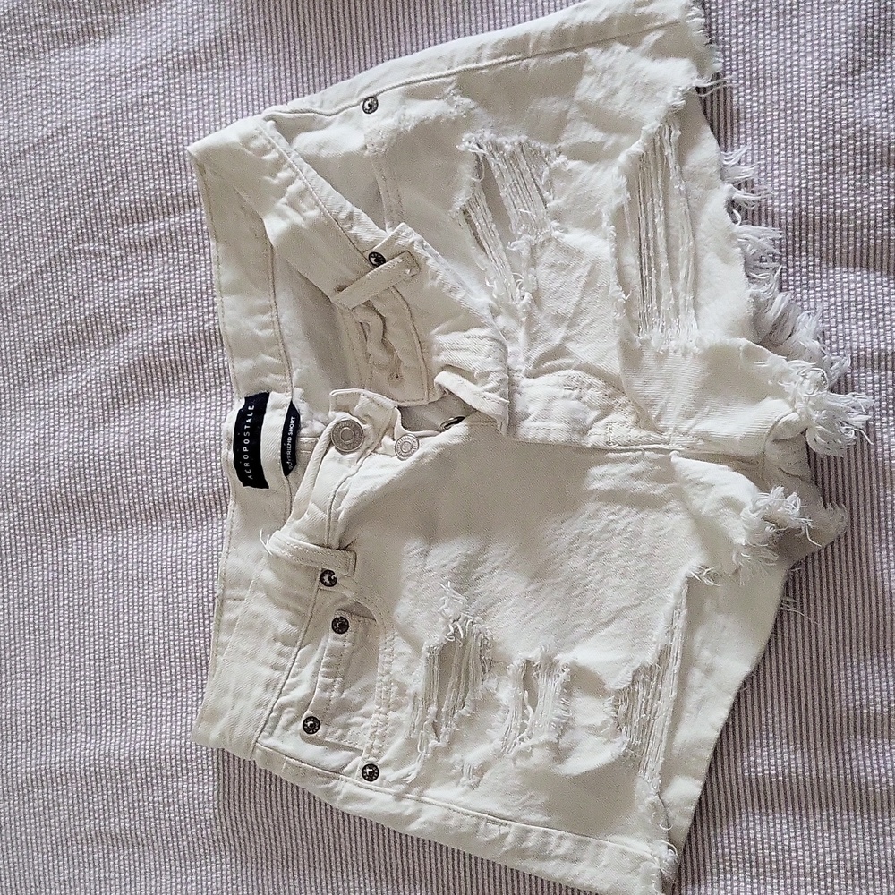 Aeropostale Boyfriend Short Size: 4 Color: Off-White